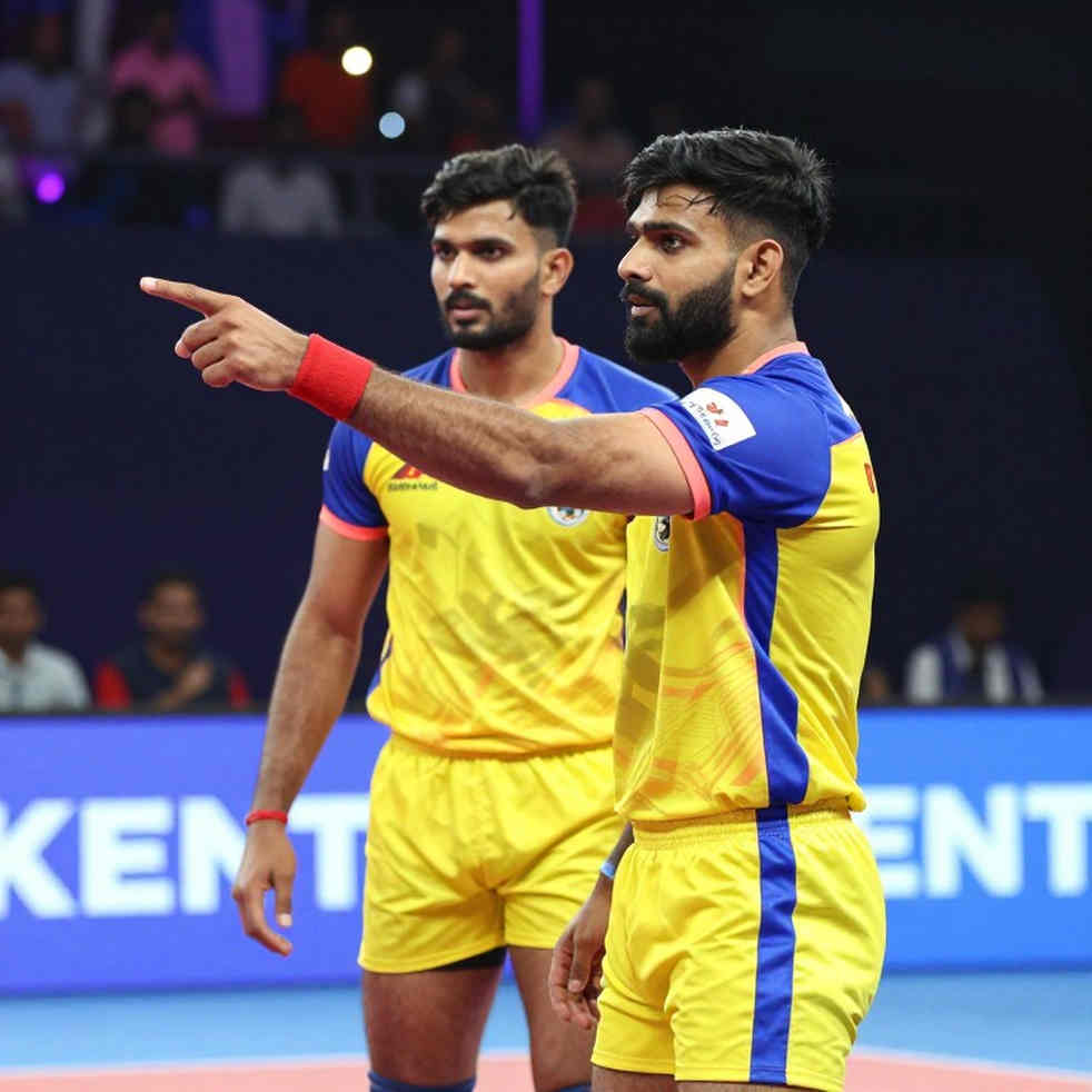 ইরান-ফাইনালে পাওয়ান সেহরাওয়াতের বেঞ্চ: সাবস্টিটিউশনের হিসাব, তারকার বাজারদর আর একটা যাচাই-না-হওয়া তারিখ