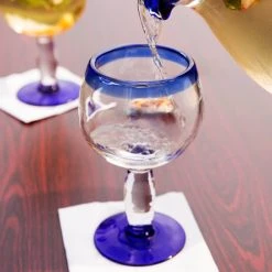 Libbey 92309 Aruba 16 Oz. Customizable Round Cocktail Glass With Cobalt Blue Rim And Base - 12/Case